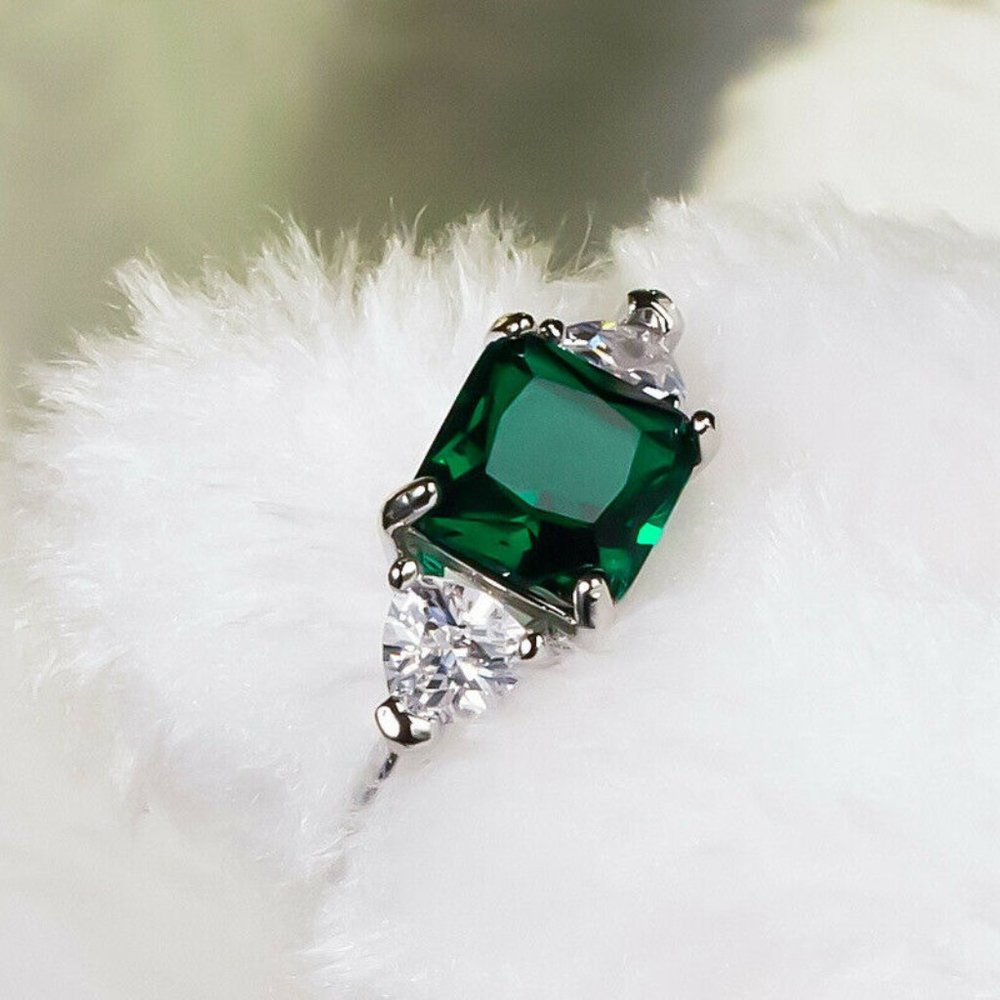 Gorgeous 925 Silver Princess Cut Emerald Ring - Picture 3 of 5